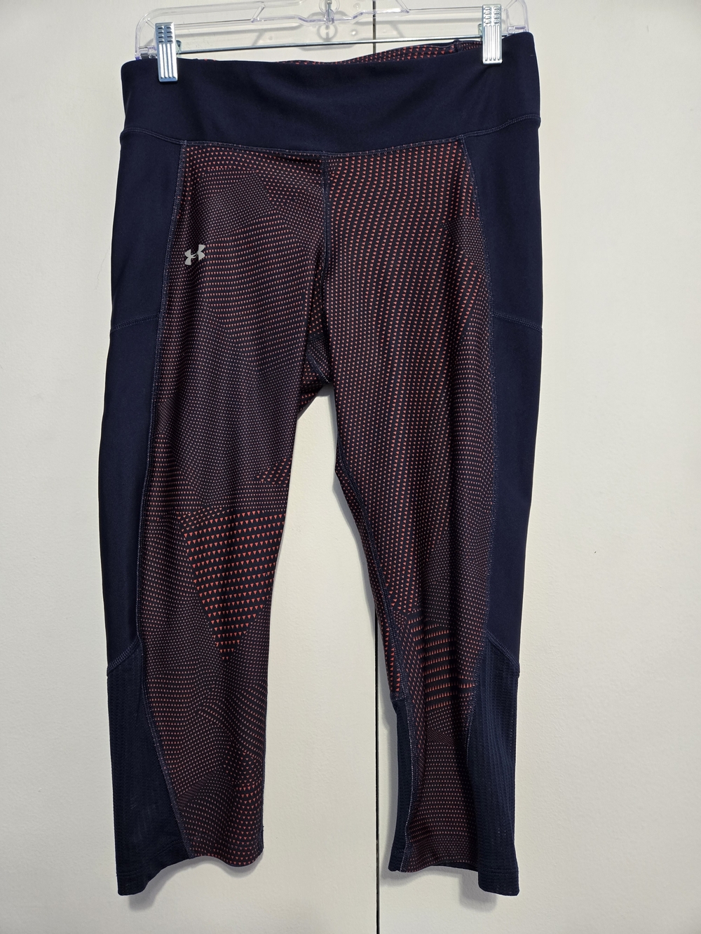 Under Armour Capri‎ Leggings Women M/L Navy Pink Print Pocket Workout